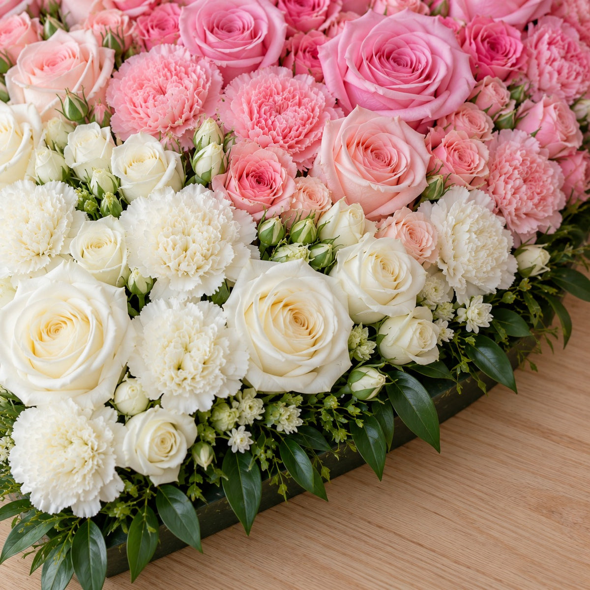 Murmure, détail : roses roses, roses blanches
