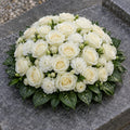 Galet, coussin rond, format Généreux (Ø 40 cm) : roses blanches