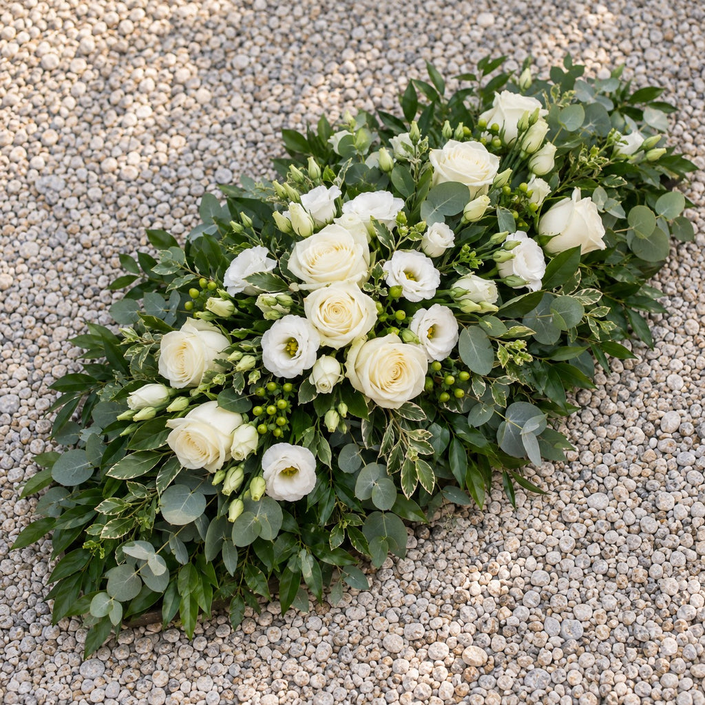 Présence, raquette ovale, format Généreux (H. 90 cm) : roses blanches, lisianthus blancs