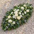 Présence, raquette ovale, format Généreux (H. 90 cm) : roses blanches, lisianthus blancs